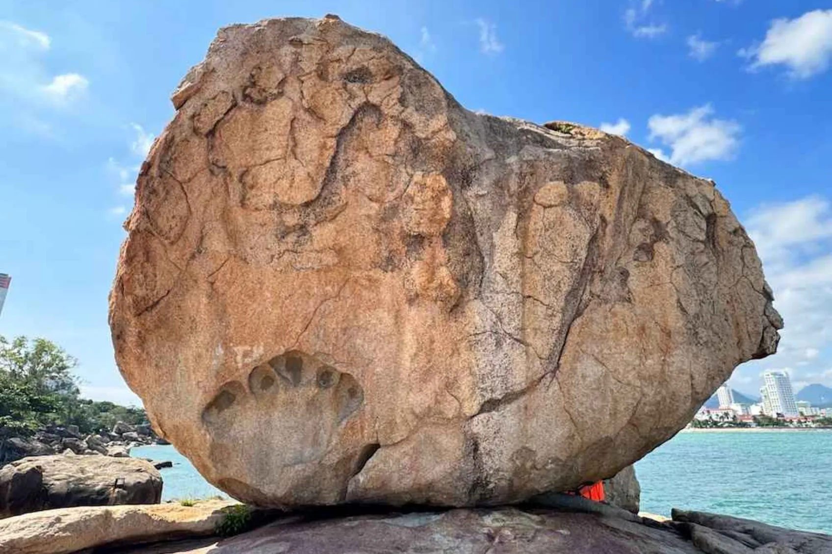 Hòn Chồng
